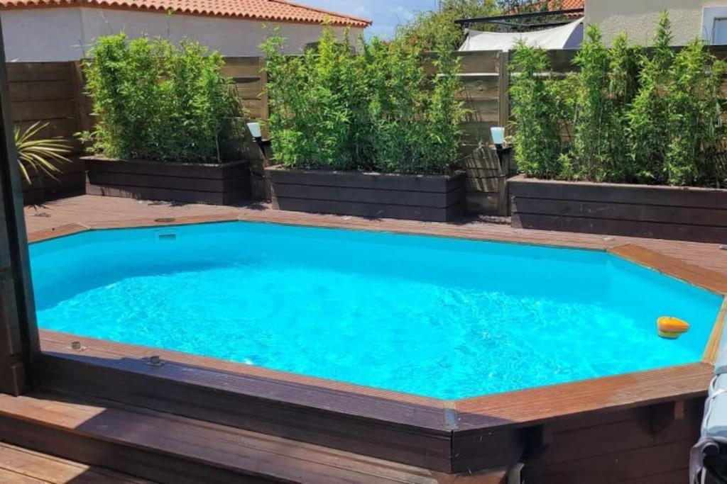 Jolie 3 Faces Piscine